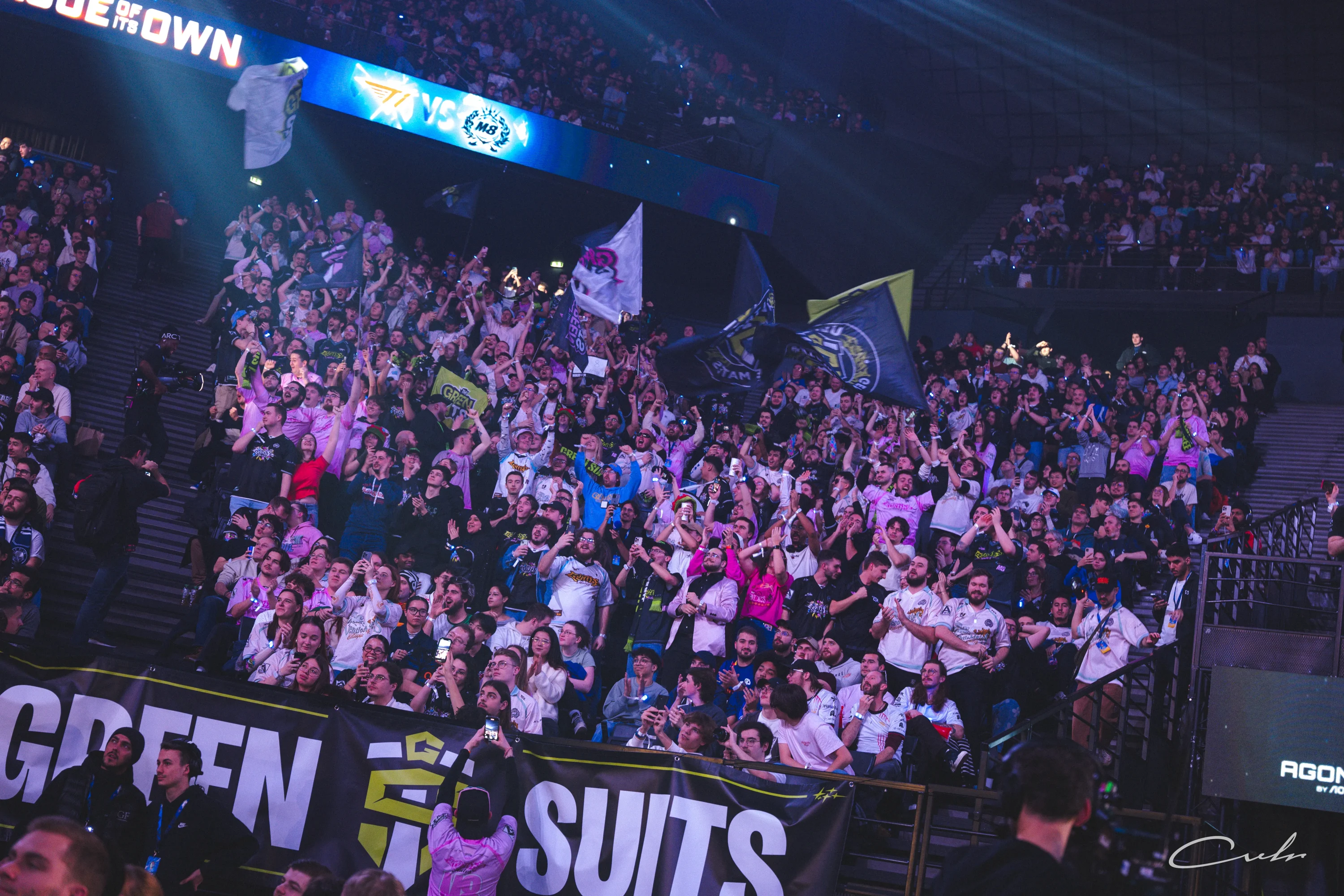 Red Bull League of Its Own photos,événement esport Red Bull,reportage tournoi League of Legends,photographe esport France,captation compétition gaming,ambiance public esport,scène esports internationale,photo tournoi gaming,contenu visuel événement Red Bull,photographe live gaming,images League of Legends pro,événement esport Europe.